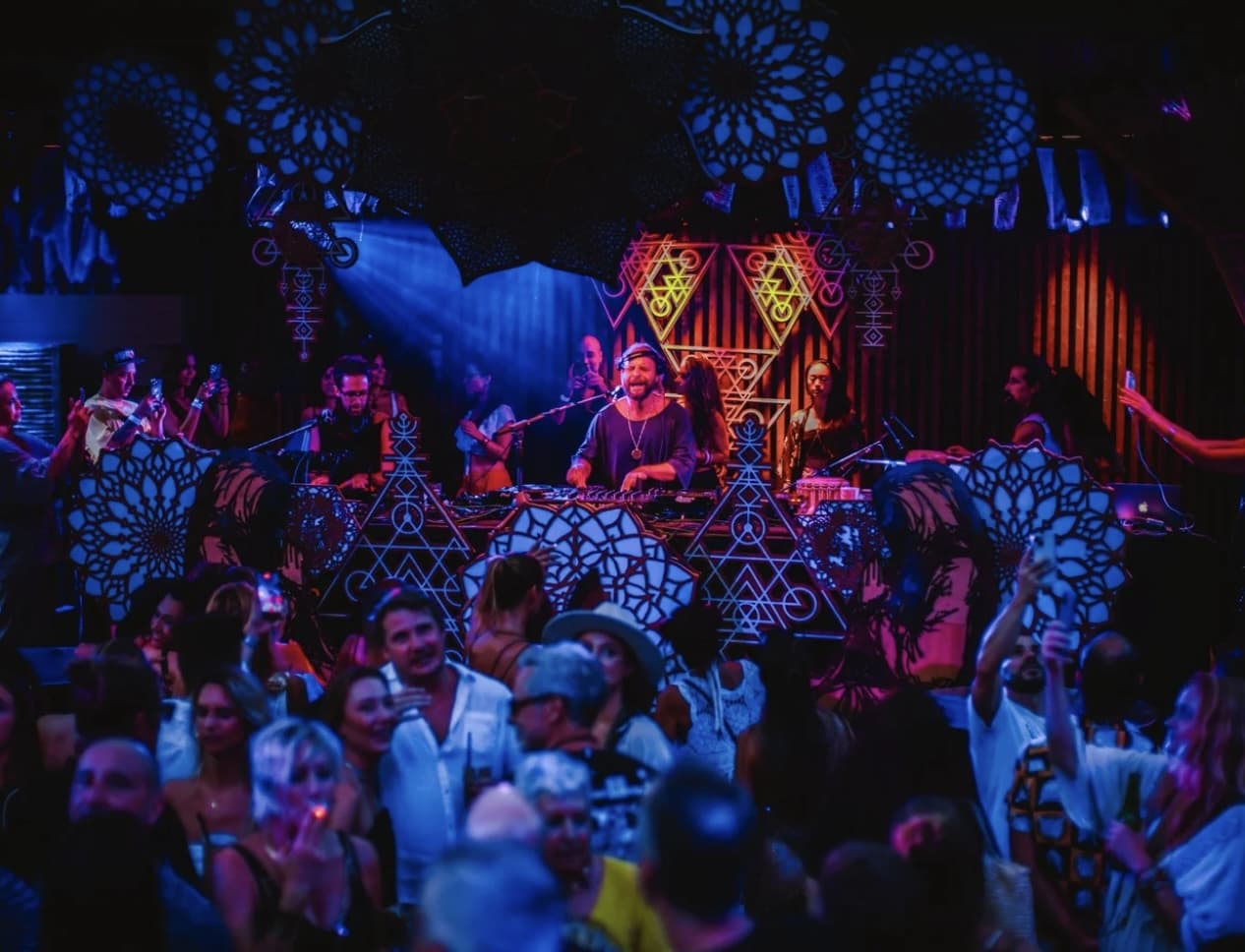 SAMĀ festival dazzles in the Dubai desert